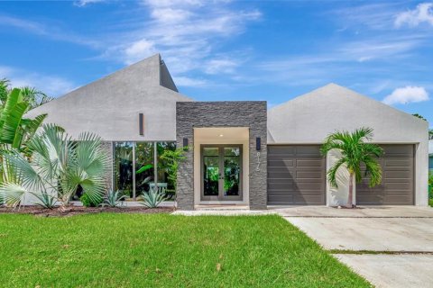 House in Port Charlotte, Florida 3 bedrooms, 186.18 sq.m. № 1381484 - photo 1