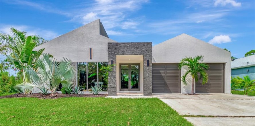 House in Port Charlotte, Florida 3 bedrooms, 186.18 sq.m. № 1381484