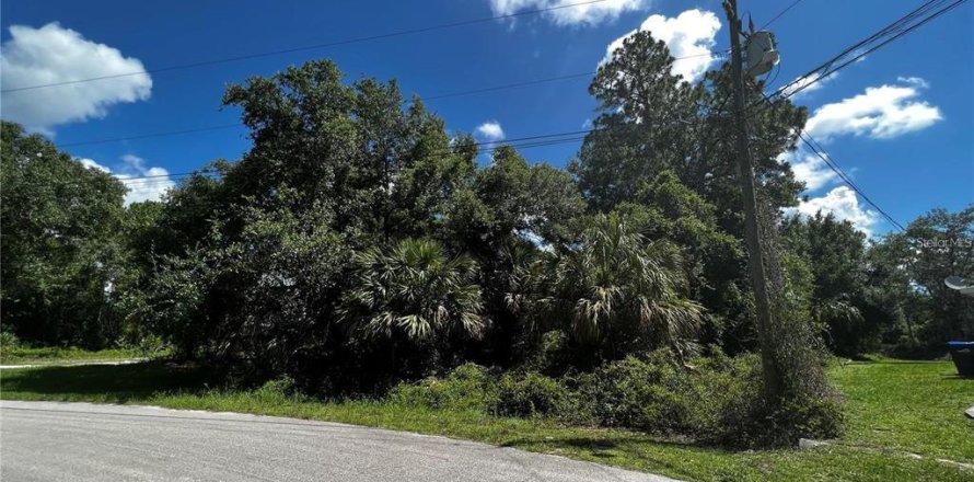 Terrain à North Port, Floride № 2232780