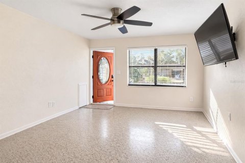 Casa en alquiler en Saint Petersburg, Florida, 3 dormitorios, 92.72 m2 № 2093564 - foto 2
