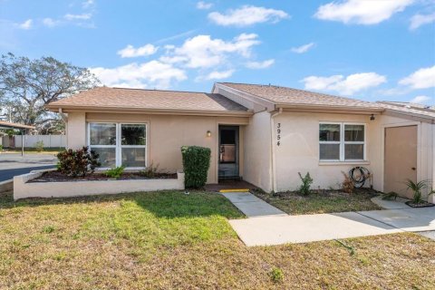 Condo in Holiday, Florida, 2 bedrooms  № 1724416 - photo 1