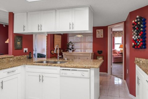 Condo in Holiday, Florida, 2 bedrooms  № 1724416 - photo 15