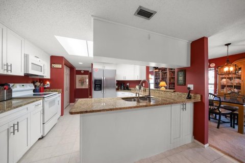 Condo in Holiday, Florida, 2 bedrooms  № 1724416 - photo 13