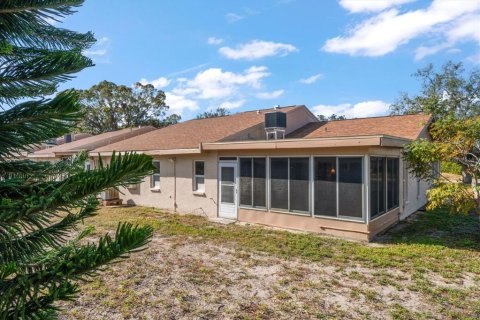 Condo in Holiday, Florida, 2 bedrooms  № 1724416 - photo 24