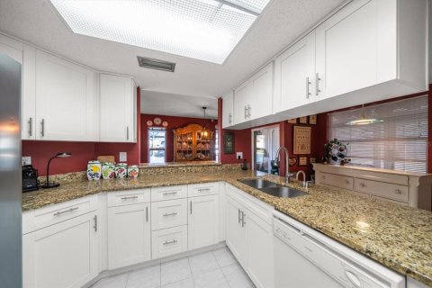 Condo in Holiday, Florida, 2 bedrooms  № 1724416 - photo 14