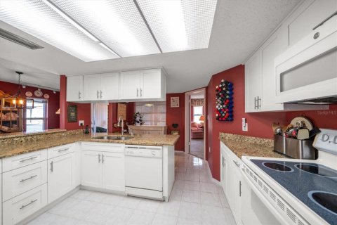 Condo in Holiday, Florida, 2 bedrooms  № 1724416 - photo 11