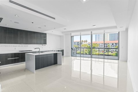 Снять в аренду кондоминиум в Авентура, Флорида 3 спальни, 207.92м2, № 1748705 - фото 15