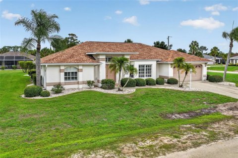 House in Port Charlotte, Florida 3 bedrooms, 198.72 sq.m. № 2109694