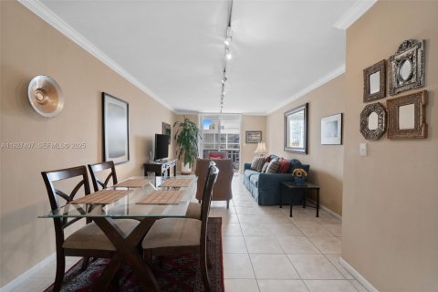 Copropriété à vendre à Miami Beach, Floride: 1 chambre, 74.32 m2 № 1987897 - photo 2