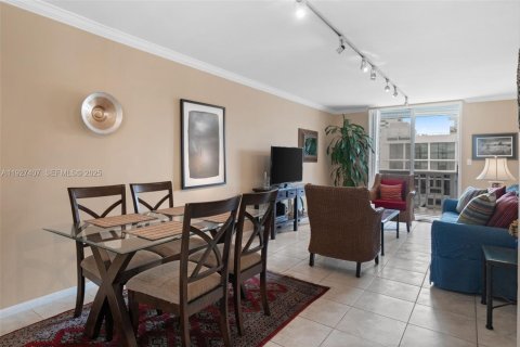 Copropriété à vendre à Miami Beach, Floride: 1 chambre, 74.32 m2 № 1987897 - photo 1