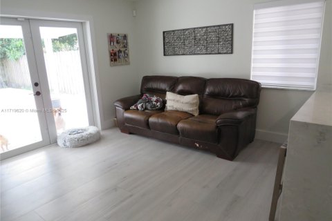 House in Homestead, Florida 3 bedrooms, 132.29 sq.m. № 1850625 - photo 13