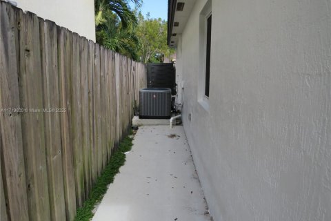 House in Homestead, Florida 3 bedrooms, 132.29 sq.m. № 1850625 - photo 29