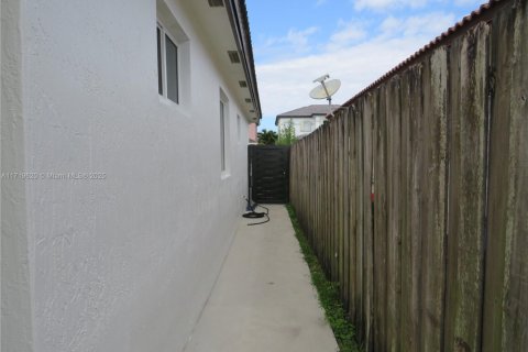 House in Homestead, Florida 3 bedrooms, 132.29 sq.m. № 1850625 - photo 30