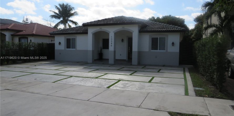 House in Homestead, Florida 3 bedrooms, 132.29 sq.m. № 1850625