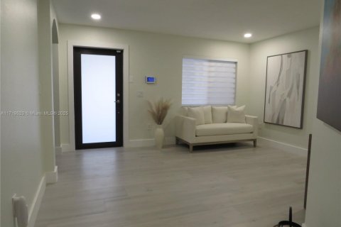 House in Homestead, Florida 3 bedrooms, 132.29 sq.m. № 1850625 - photo 8