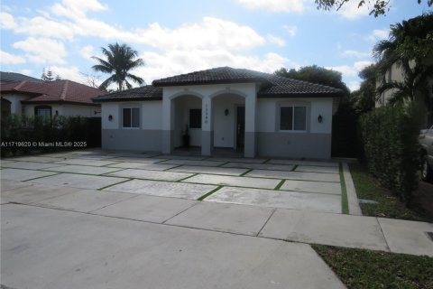 House in Homestead, Florida 3 bedrooms, 132.29 sq.m. № 1850625 - photo 2