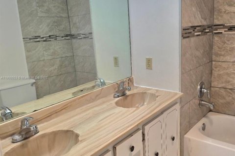 Condominio en alquiler en Sunrise, Florida, 2 dormitorios, 107.95 m2 № 1951510 - foto 10