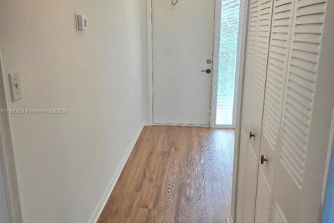 Condominio en alquiler en Sunrise, Florida, 2 dormitorios, 107.95 m2 № 1951510 - foto 4