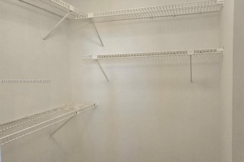 Condominio en alquiler en Sunrise, Florida, 2 dormitorios, 107.95 m2 № 1951510 - foto 13