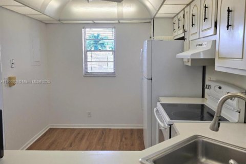 Condominio en alquiler en Sunrise, Florida, 2 dormitorios, 107.95 m2 № 1951510 - foto 2