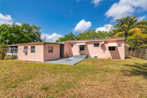 House in Miami, Florida 4 bedrooms № 1816375 - photo 17