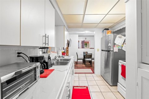 House in Miami, Florida 4 bedrooms № 1816375 - photo 7