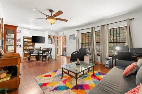 House in Miami, Florida 4 bedrooms № 1816375 - photo 4