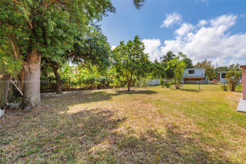 House in Miami, Florida 4 bedrooms № 1816375 - photo 18