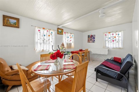 House in Miami, Florida 4 bedrooms № 1816375 - photo 9