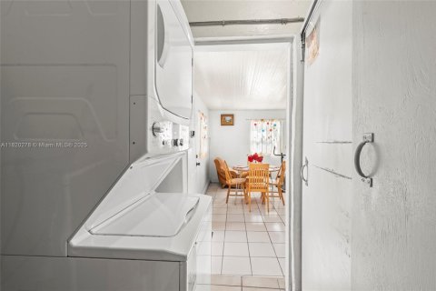 House in Miami, Florida 4 bedrooms № 1816375 - photo 8
