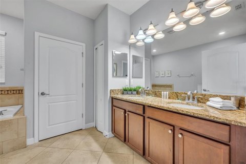 Casa en venta en Davenport, Florida, 8 dormitorios, 363.15 m2 № 2101517 - foto 19