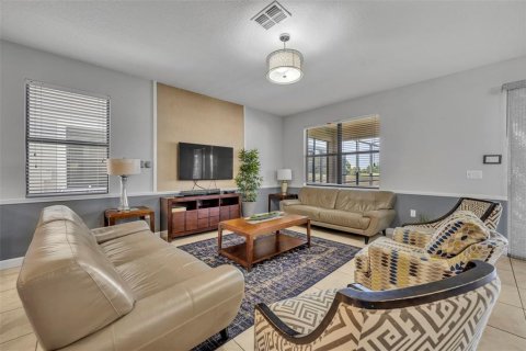 Casa en venta en Davenport, Florida, 8 dormitorios, 363.15 m2 № 2101517 - foto 11