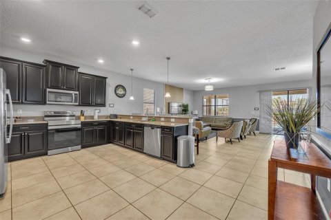 Casa en venta en Davenport, Florida, 8 dormitorios, 363.15 m2 № 2101517 - foto 4