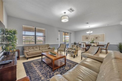 Casa en venta en Davenport, Florida, 8 dormitorios, 363.15 m2 № 2101517 - foto 14
