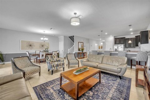 Casa en venta en Davenport, Florida, 8 dormitorios, 363.15 m2 № 2101517 - foto 13