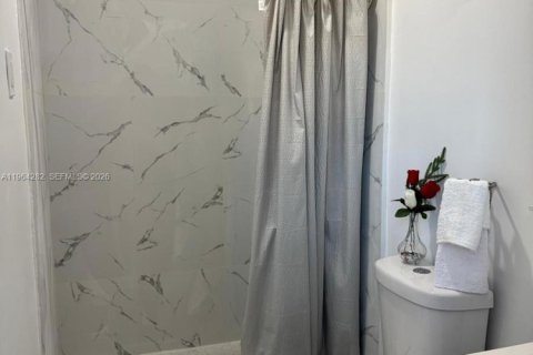 Снять в аренду коммерческую недвижимость в Майами, Флорида 1 спальня, 184.78м2, № 2026792 - фото 20