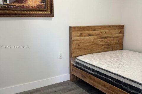 Снять в аренду коммерческую недвижимость в Майами, Флорида 1 спальня, 184.78м2, № 2026792 - фото 11