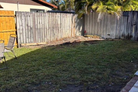 Снять в аренду коммерческую недвижимость в Майами, Флорида 1 спальня, 184.78м2, № 2026792 - фото 5