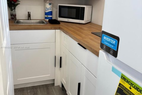 Снять в аренду коммерческую недвижимость в Майами, Флорида 1 спальня, 184.78м2, № 2026792 - фото 13