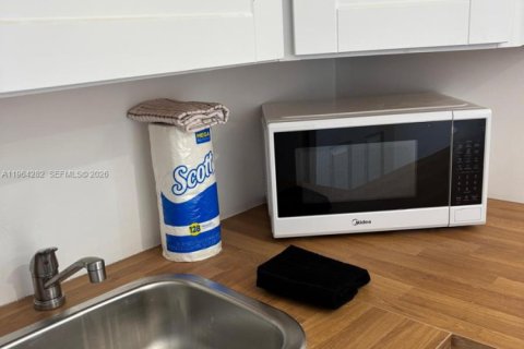 Снять в аренду коммерческую недвижимость в Майами, Флорида 1 спальня, 184.78м2, № 2026792 - фото 16