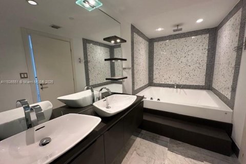 Купить кондоминиум в Майами, Флорида 1 спальня, 87.14м2, № 1796288 - фото 11
