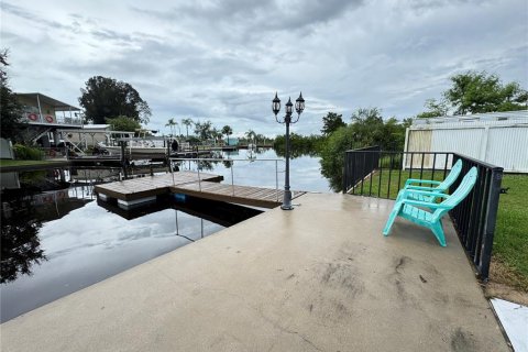 Casa en alquiler en Hudson, Florida, 1 dormitorio, 89.19 m2 № 1906094 - foto 4