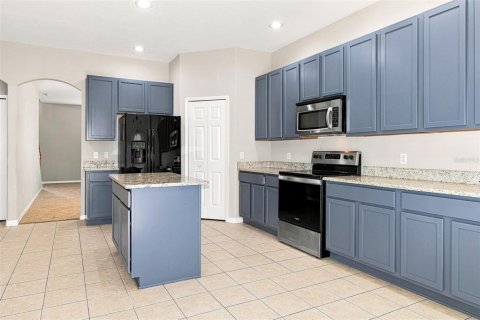 Casa en venta en Spring Hill, Florida, 6 dormitorios, 275.18 m2 № 2325161 - foto 4