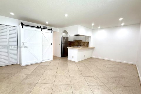 Copropriété à louer à Coral Springs, Floride: 2 chambres, 74.32 m2 № 1929932 - photo 3