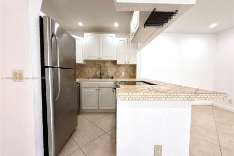 Copropriété à louer à Coral Springs, Floride: 2 chambres, 74.32 m2 № 1929932 - photo 4