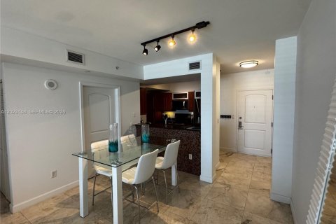 Condo in Miami, Florida, 1 bedroom  № 2077913 - photo 13