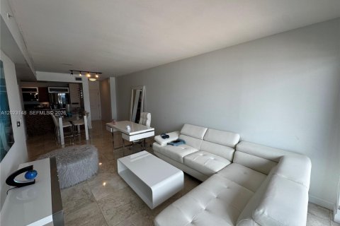 Condo in Miami, Florida, 1 bedroom  № 2077913 - photo 16