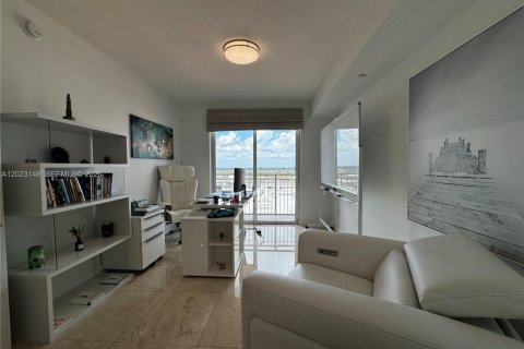 Condo in Miami, Florida, 1 bedroom  № 2077913 - photo 23