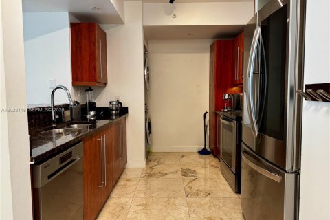 Condo in Miami, Florida, 1 bedroom  № 2077913 - photo 2