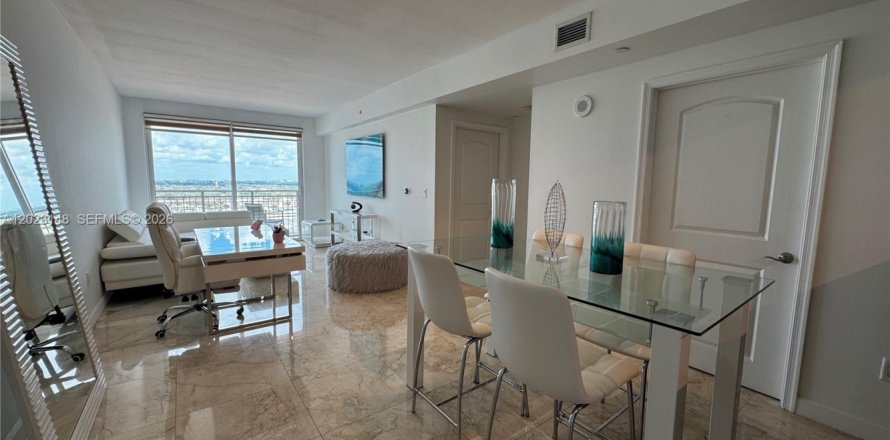 Condo in Miami, Florida, 1 bedroom  № 2077913